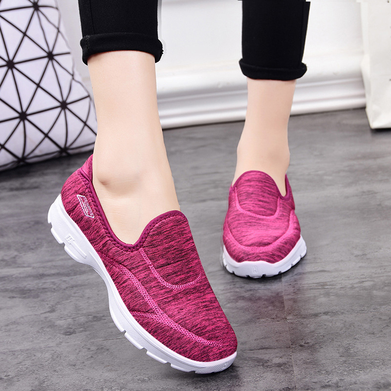 New style of women's shoes for export, old Beijing cloth shoes, soft-soled fitness walking elderly casual sports shoes, women's cross-border fashionable mom shoes Application Scenario