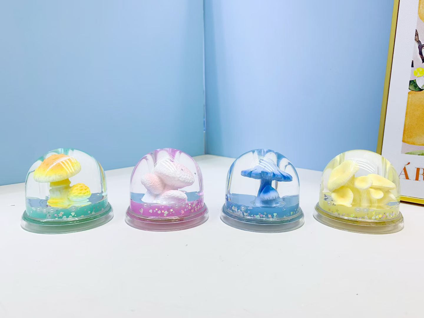 AAA蘑菇文镇，亚克力油滴工艺品白底实物图