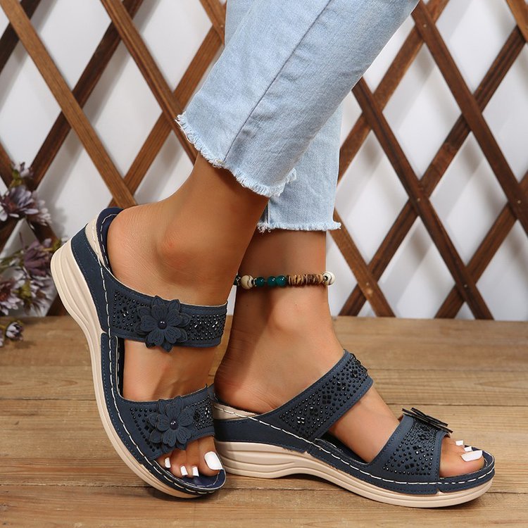 New 2022 flower-patterned sandals for women's car line, casual vacation, beach, wedge heel, comfortable, large-sized export European and American slippers details Picture