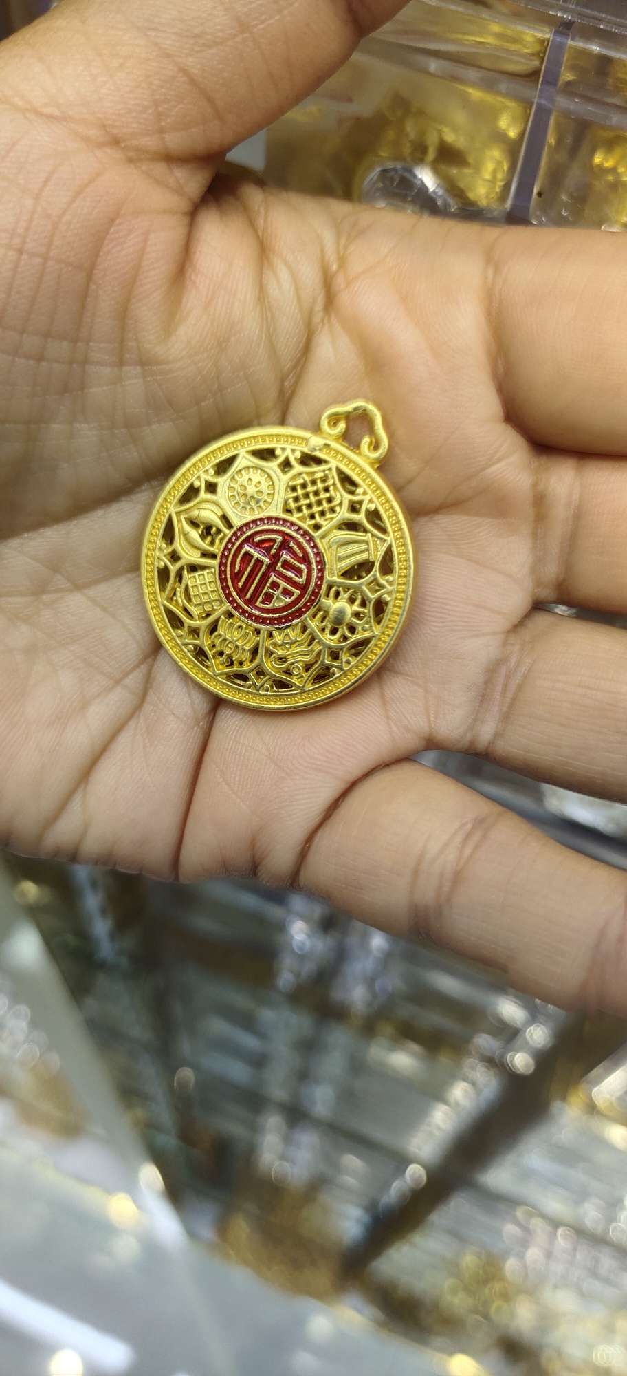 A wide range of fashionable accessories and ornaments are carefully selected to match with versatile and trendy accessories. There are various choices for accessories and ornaments details Picture