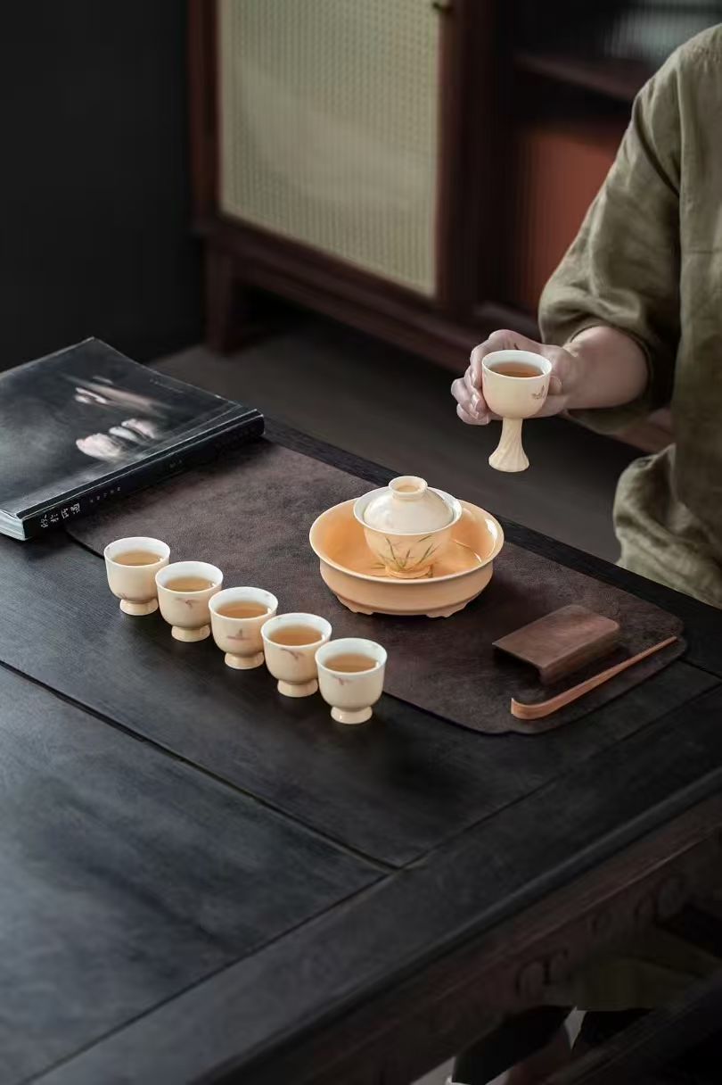 白瓷手绘姜黄兰花系列9头套组配礼盒商务礼品茶具套装