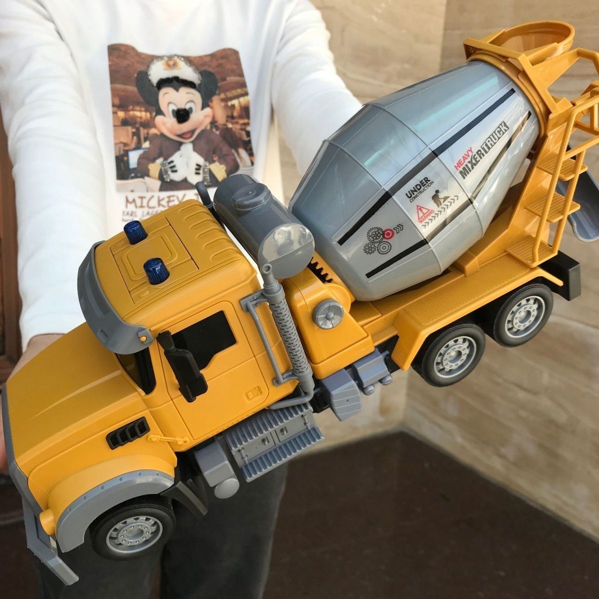 Wuyuan toys, children's mixer trucks, remote control rechargeable cement mixer trucks, remote control cars, Dongfang cars, sanitation vehicles, remote control cars, toys for export and wholesale Specification image
