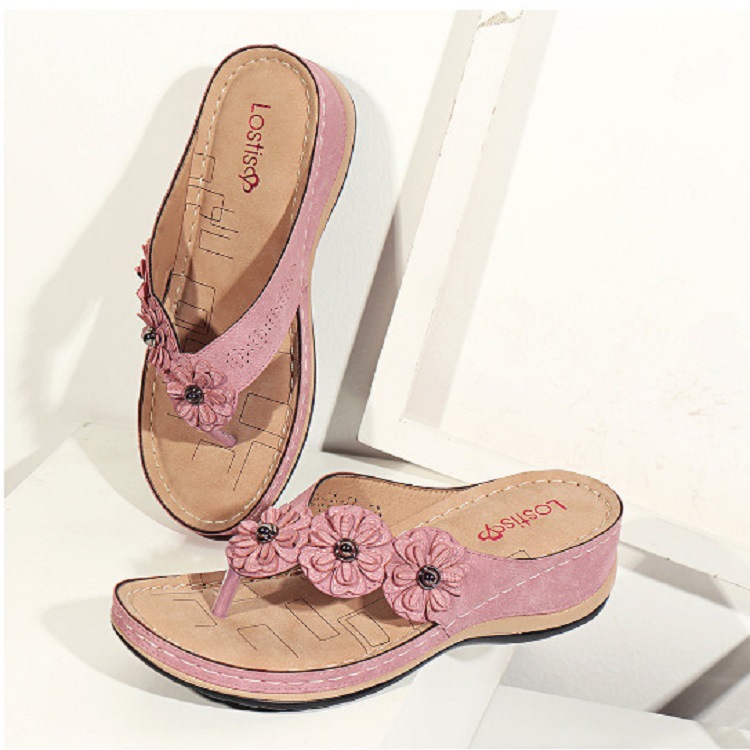 wish, an independent website of sandals, offers a new style of flip-flops for cross-border women's shoes, a car line, large-sized sandals, and casual slippers details Picture