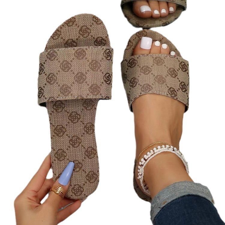 For the summer of 2024, there are new large-sized cross-border fashion slippers for women, featuring flat-bottomed embroidered one-shoulder straps Item Picture