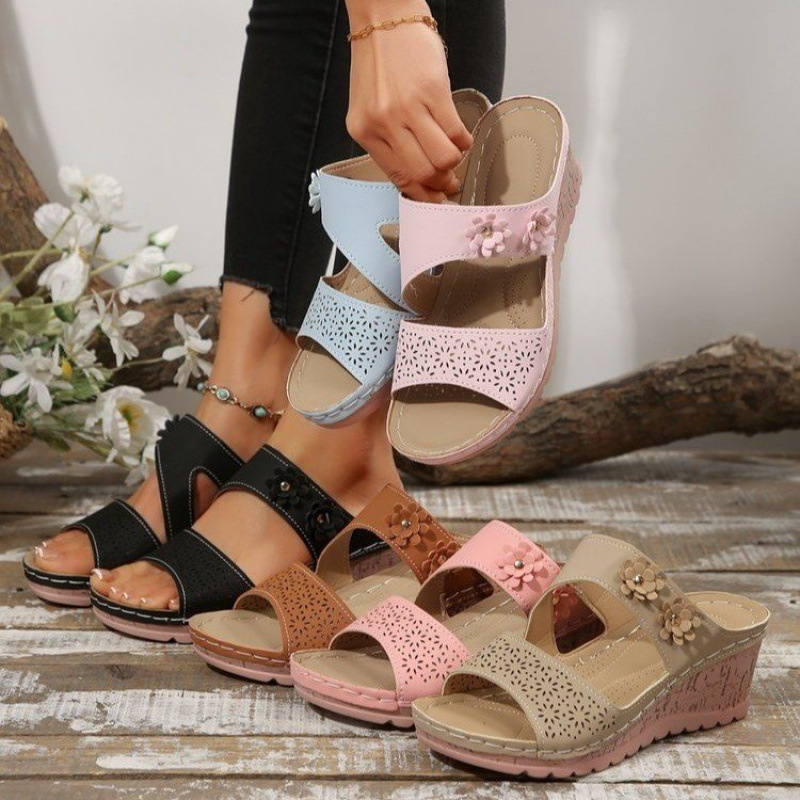 In the summer of 2025, new cross-border wedge heel thick-soled women's slippers are available for export. They are one-line wedge heel slippers with flower decorations details Picture