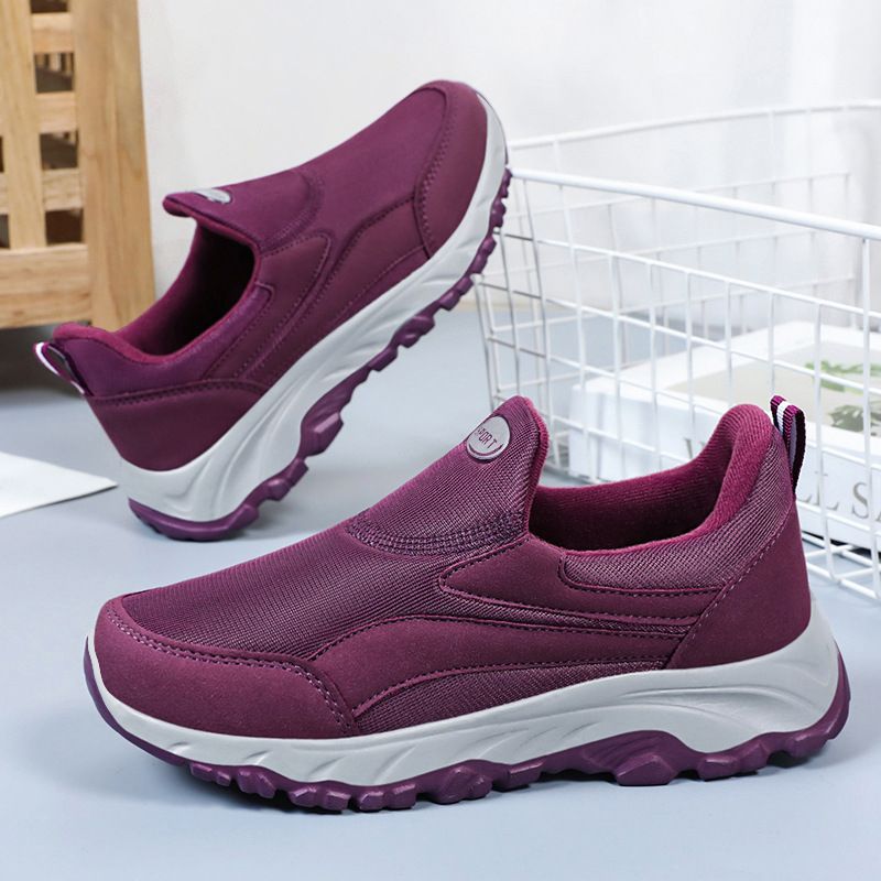 Mom sports shoes for women in autumn, soft-soled shoes for the elderly, anti-slip, casual walking couple style for middle-aged and elderly people Application Scenario