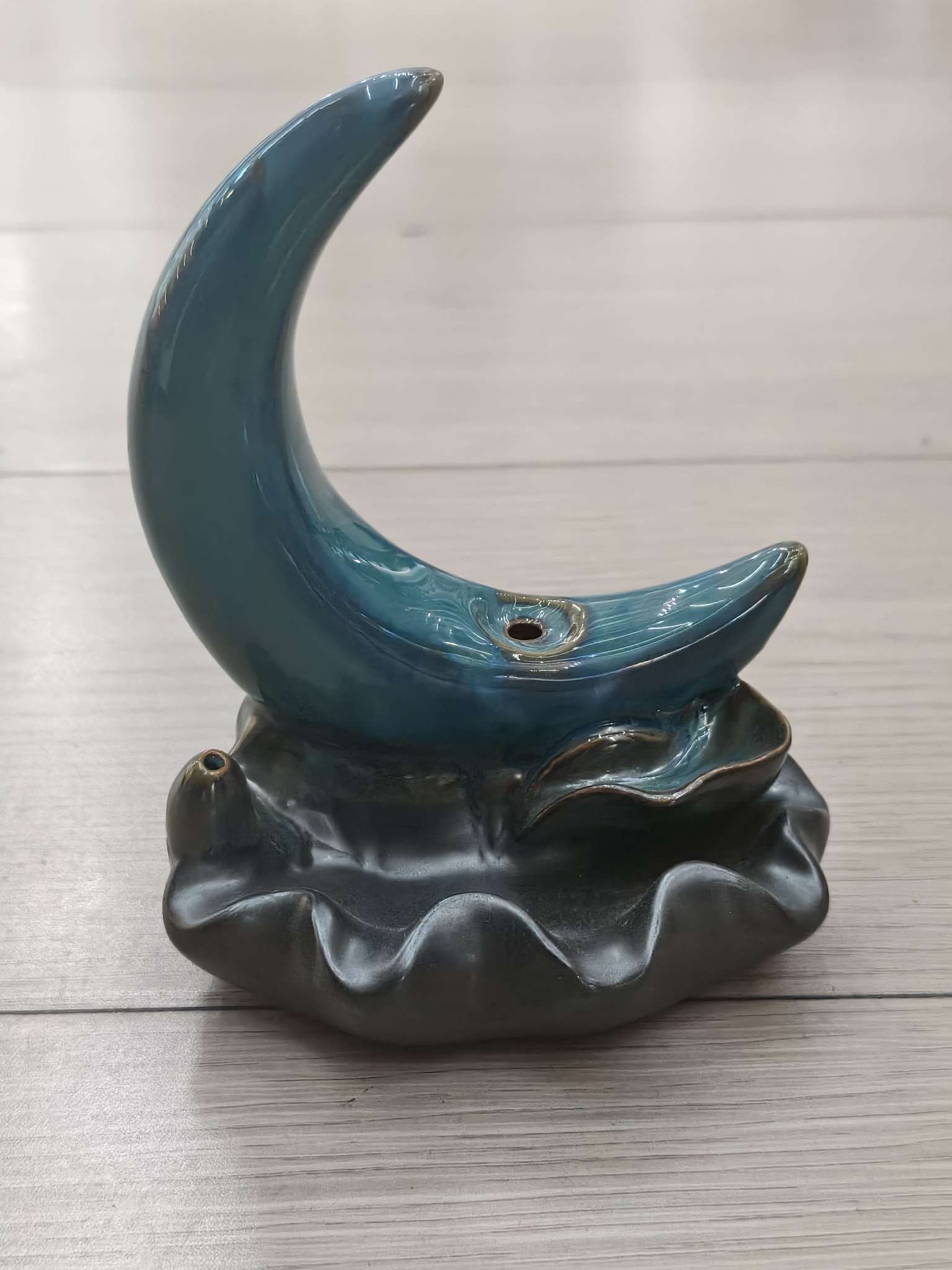 一件绿色工艺品陶瓷月亮倒流香香炉陶瓷摆件