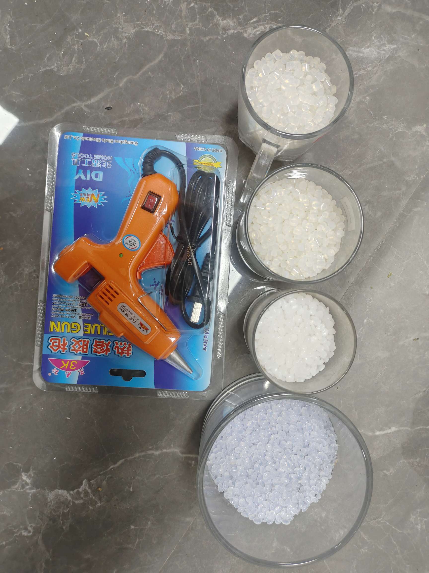 A simple handheld hot melt glue gun, a best-selling household and commercial dual-purpose hot melt glue machine Specification image