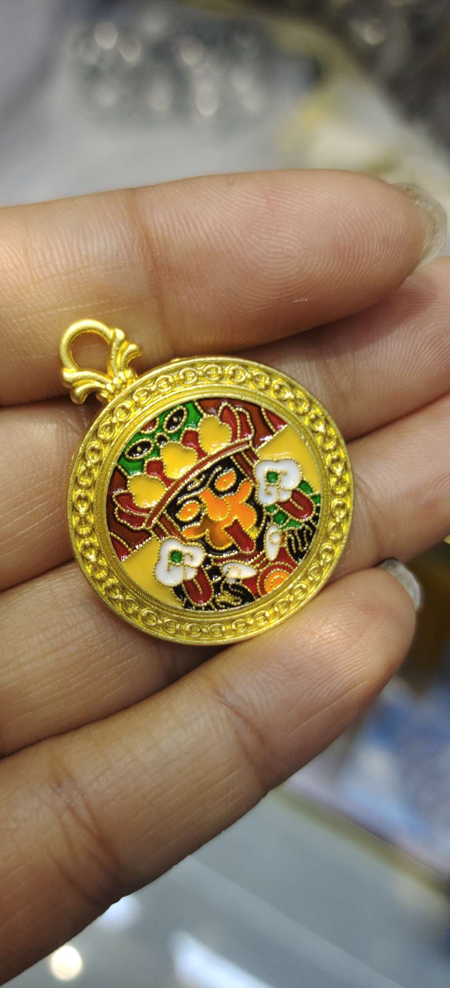 A wide variety of fashionable accessory items are available for selection. Versatile decorative accessories are essential for creative accessory matching details Picture