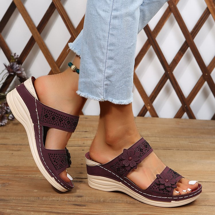 New 2022 flower-patterned sandals for women's car line, casual vacation, beach, wedge heel, comfortable, large-sized export European and American slippers Application Scenario