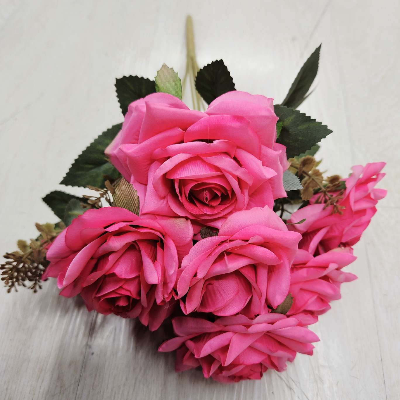 7-head bud fruit corner rose office simulation garden rose pole torch Carnival night guide tool electroplated crochet bouquet decoration Item Picture