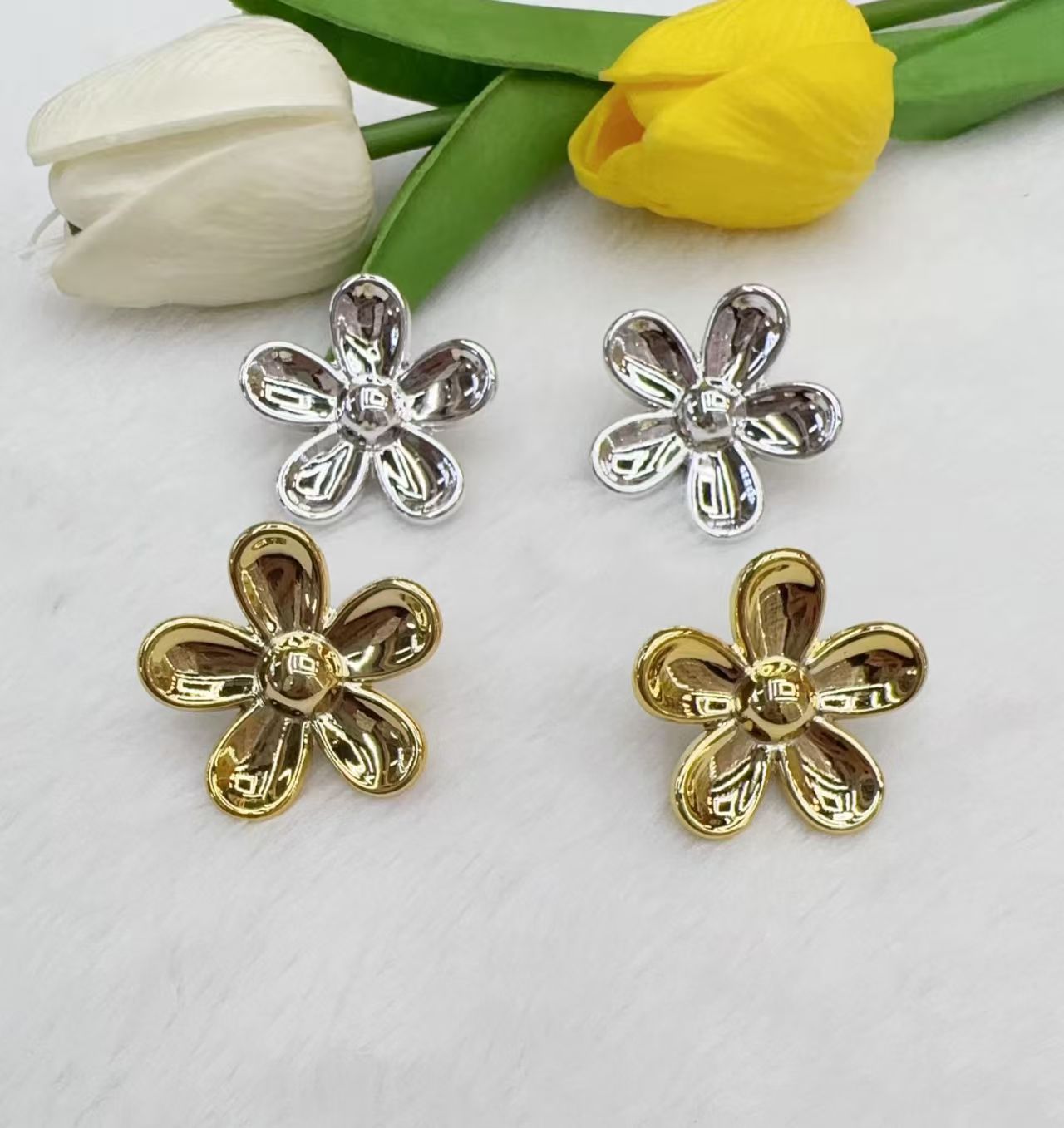 新款潮流精致花耳环女轻奢小众设计感耳钉时尚网红爆款耳饰 饰品耳钉耳饰嘻哈饰品999足银女简约