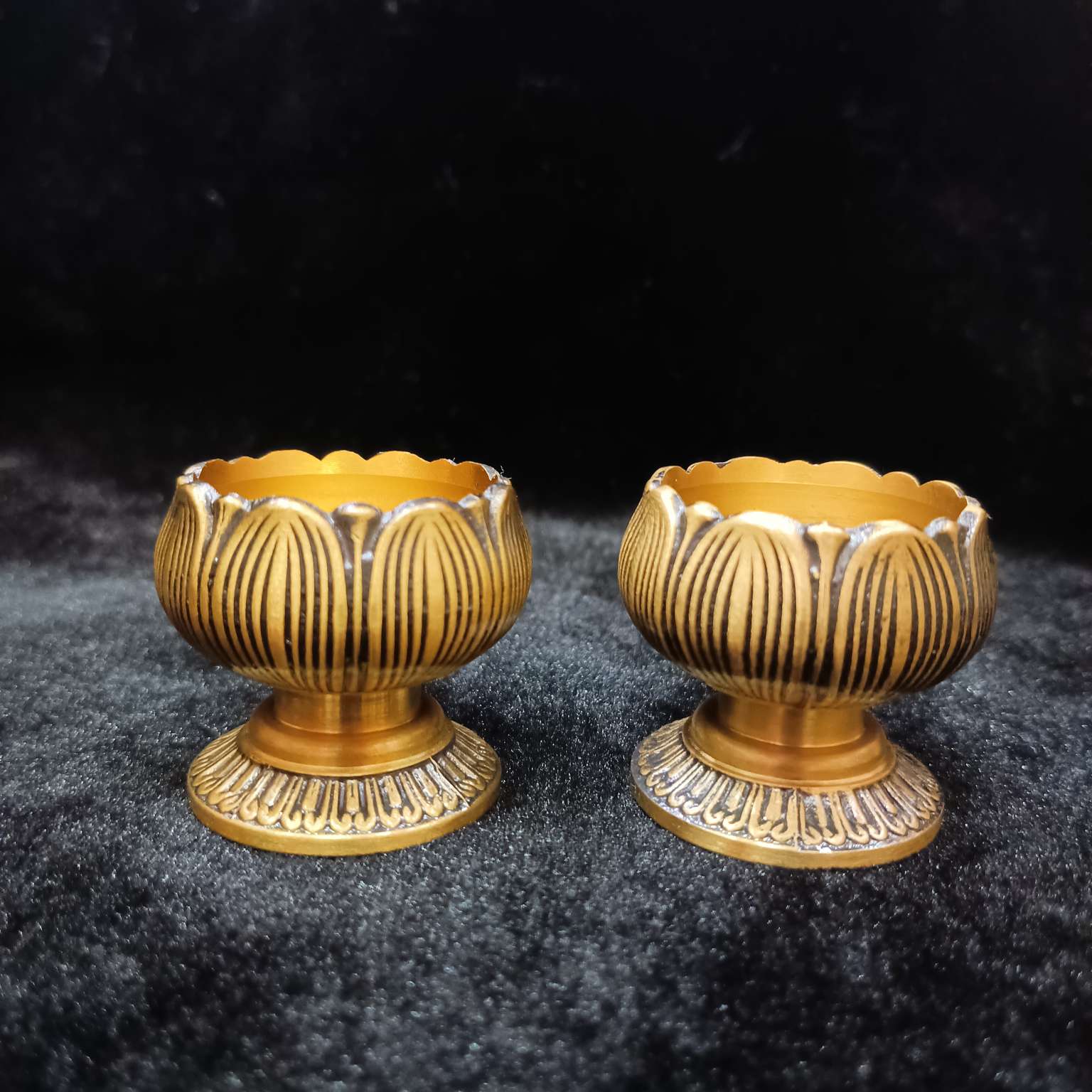 Zhonggong Craft Lotus Wine Glass Mini Small Wine Glass 3.5# Application Scenario