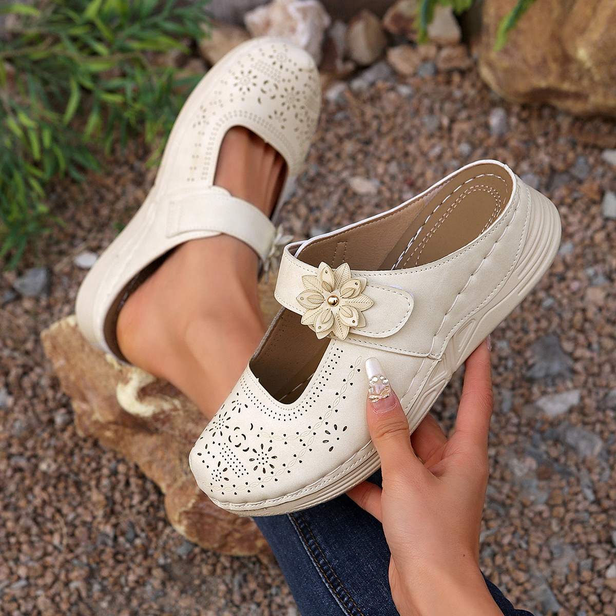 2025 New cross-border foreign trade thick-soled wedge heel mesh summer sandals, perforated, comfortable and breathable mules, Crocs details Picture