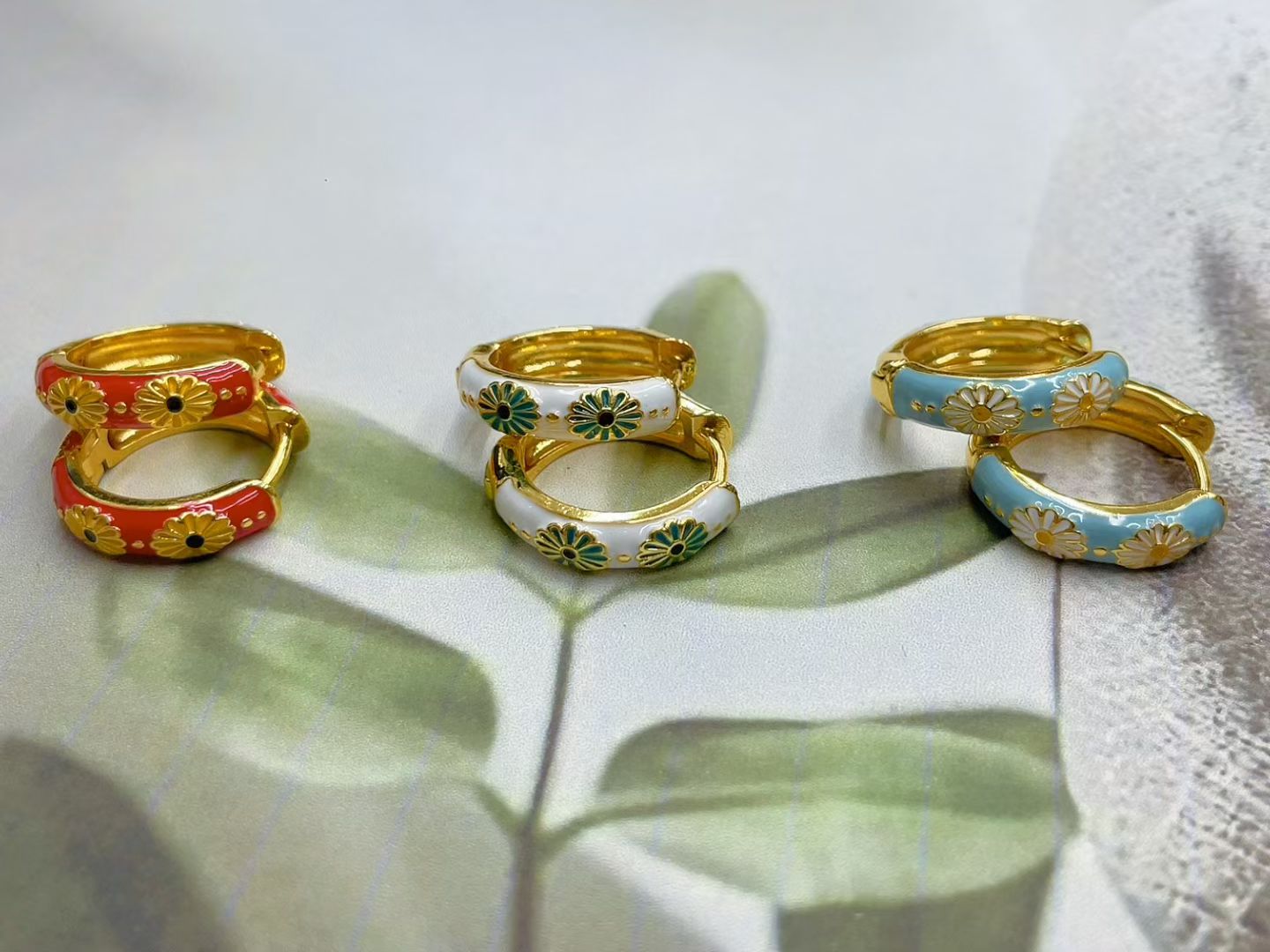 Gold and silver retro and elegant zircon inlaid hollowed-out clothing buckle beaded bracelet diy accessory detail image 5