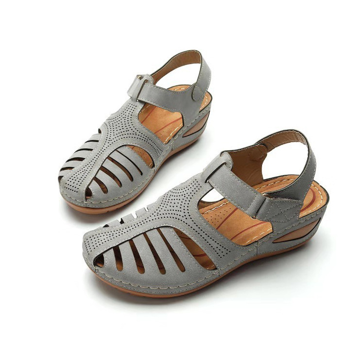 Cross-border foreign trade flip-flops for women 2022 New style Roman-style wedge heel solid color large size round toe hole sandals for women details Picture