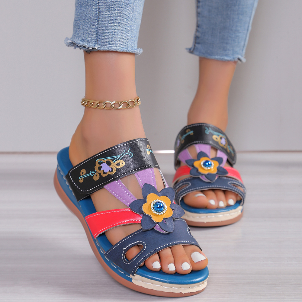 2024 New European and American plus-size women's sandals, cross-border totem color-blocking ethnic style flower retro thick-soled flip-flops details Picture