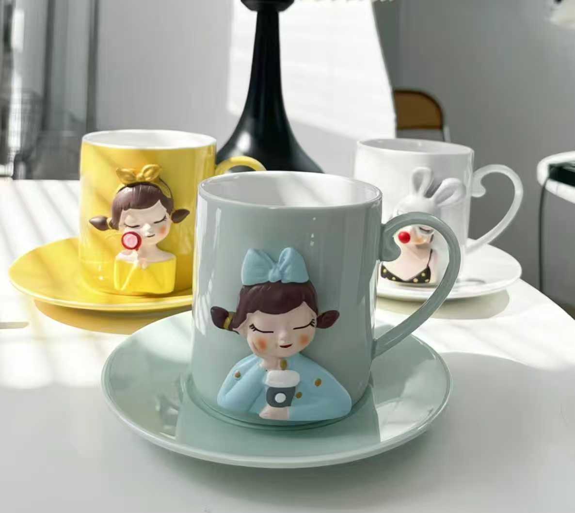 萌趣卡通杯碟，可爱女孩与兔耳小丑设计，点亮生活仪式感。细节图