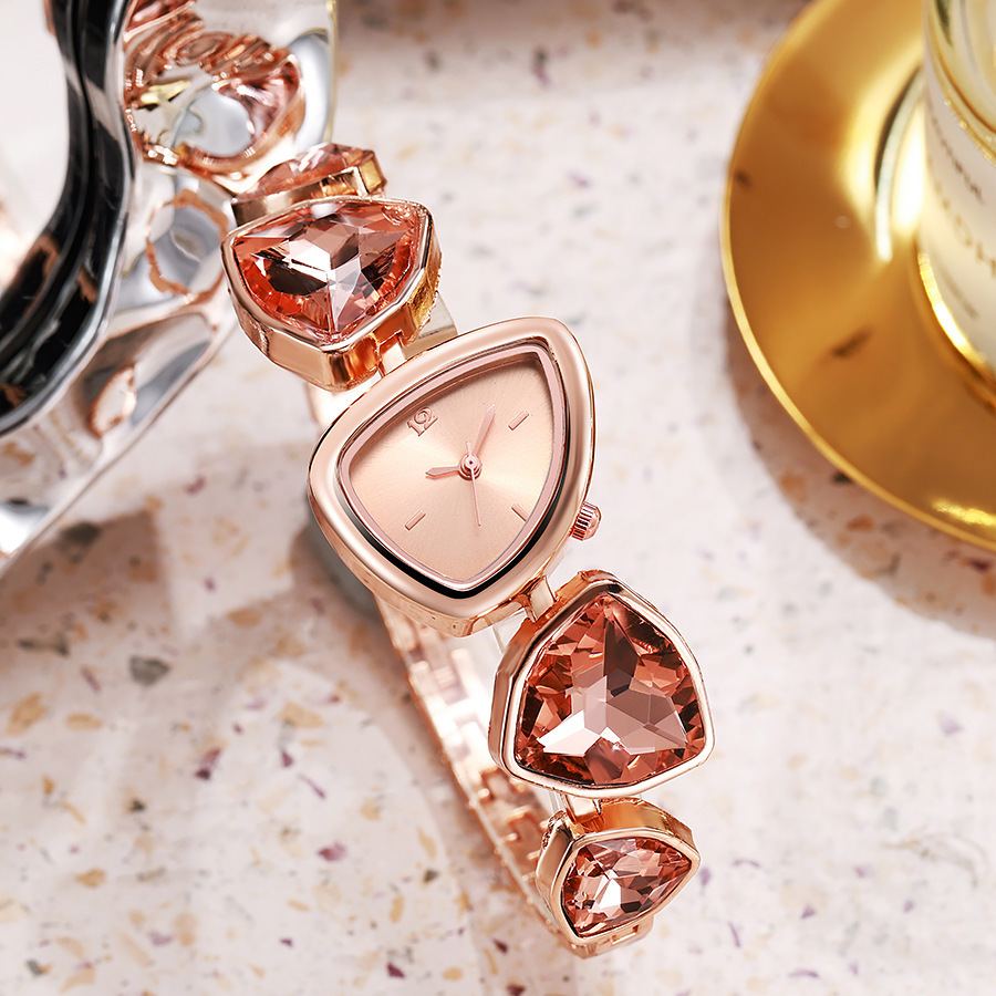 Wholesale of new high-appearation-level fashionable women's light luxury irregular diamond-encrusted quartz women's watches Specification image