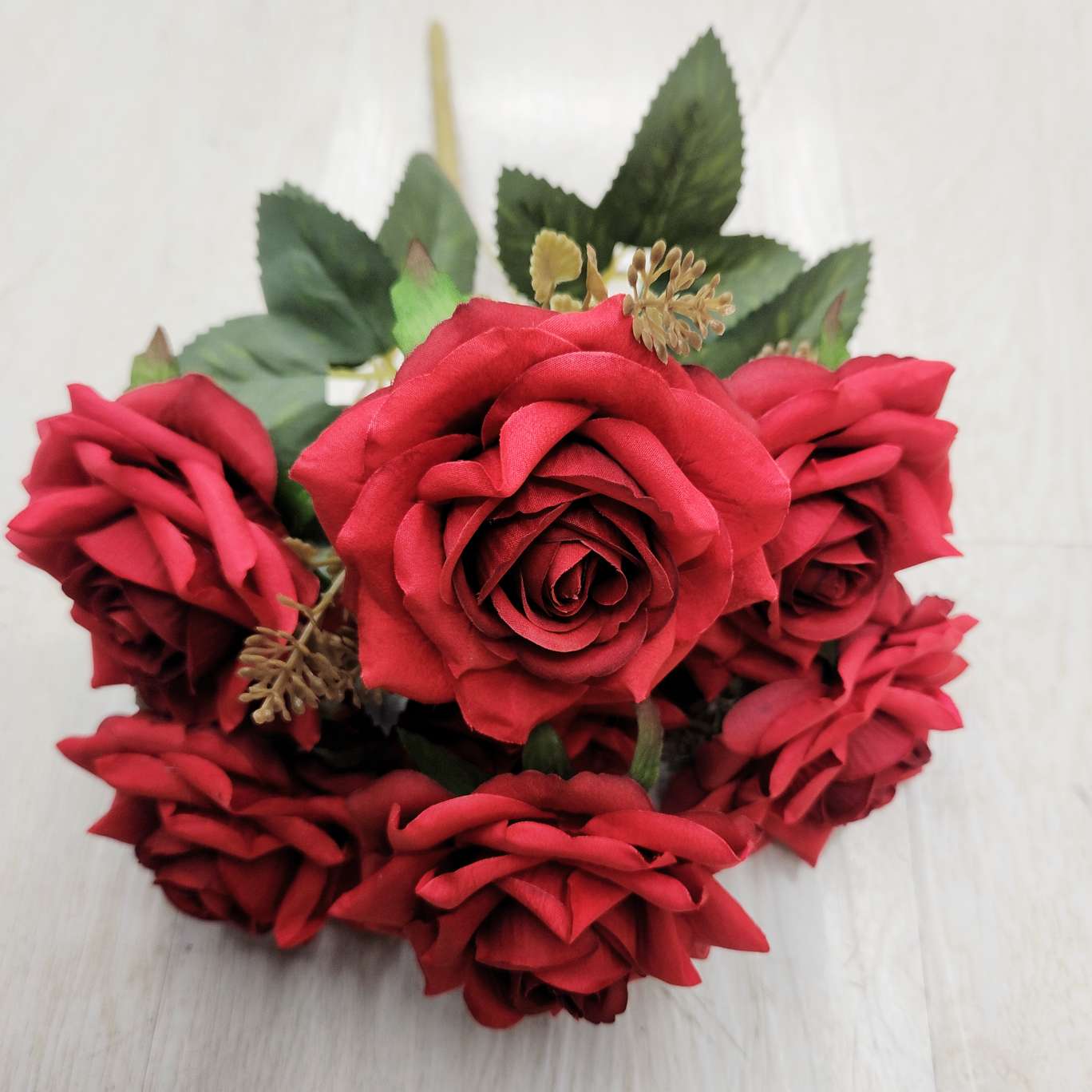 7-head bud fruit corner rose office simulation garden rose pole torch Carnival night guide tool electroplated crochet bouquet decoration Specification image