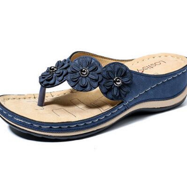 wish, an independent website of sandals, offers a new style of flip-flops for cross-border women's shoes, a car line, large-sized sandals, and casual slippers Specification drawing