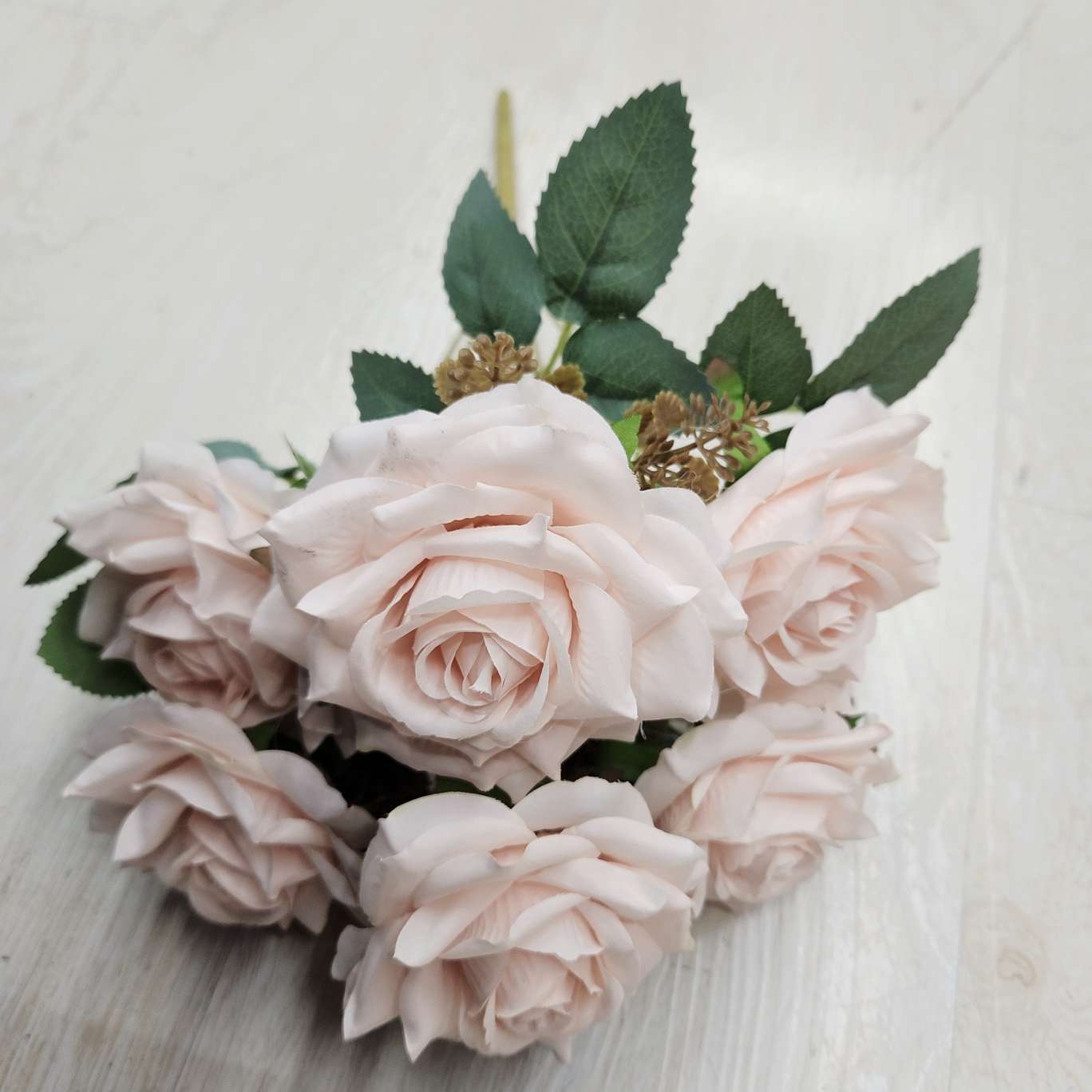 7-head bud fruit corner rose office simulation garden rose pole torch Carnival night guide tool electroplated crochet bouquet decoration detail image 2