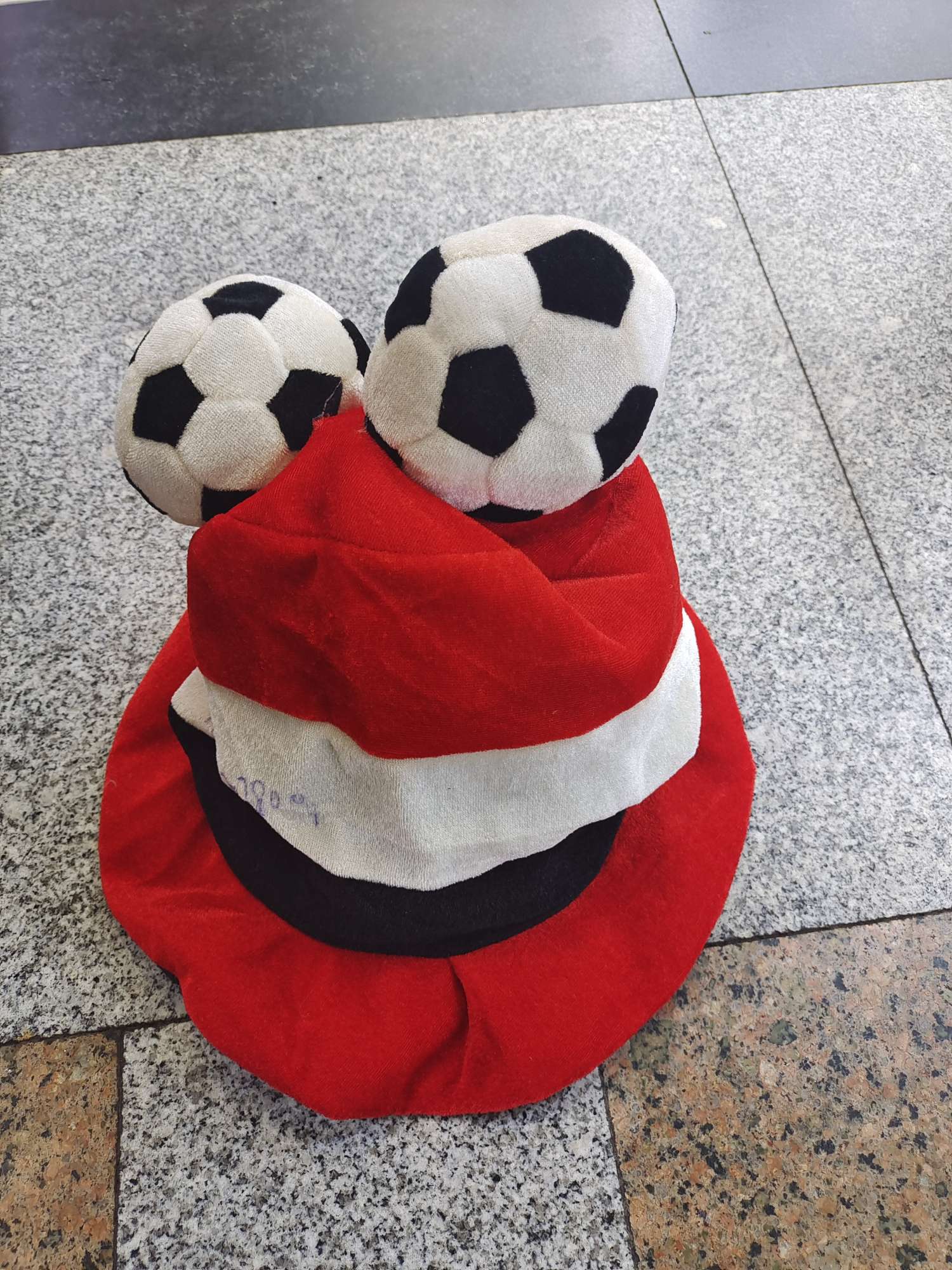 世界杯足球⚽帽子产品图