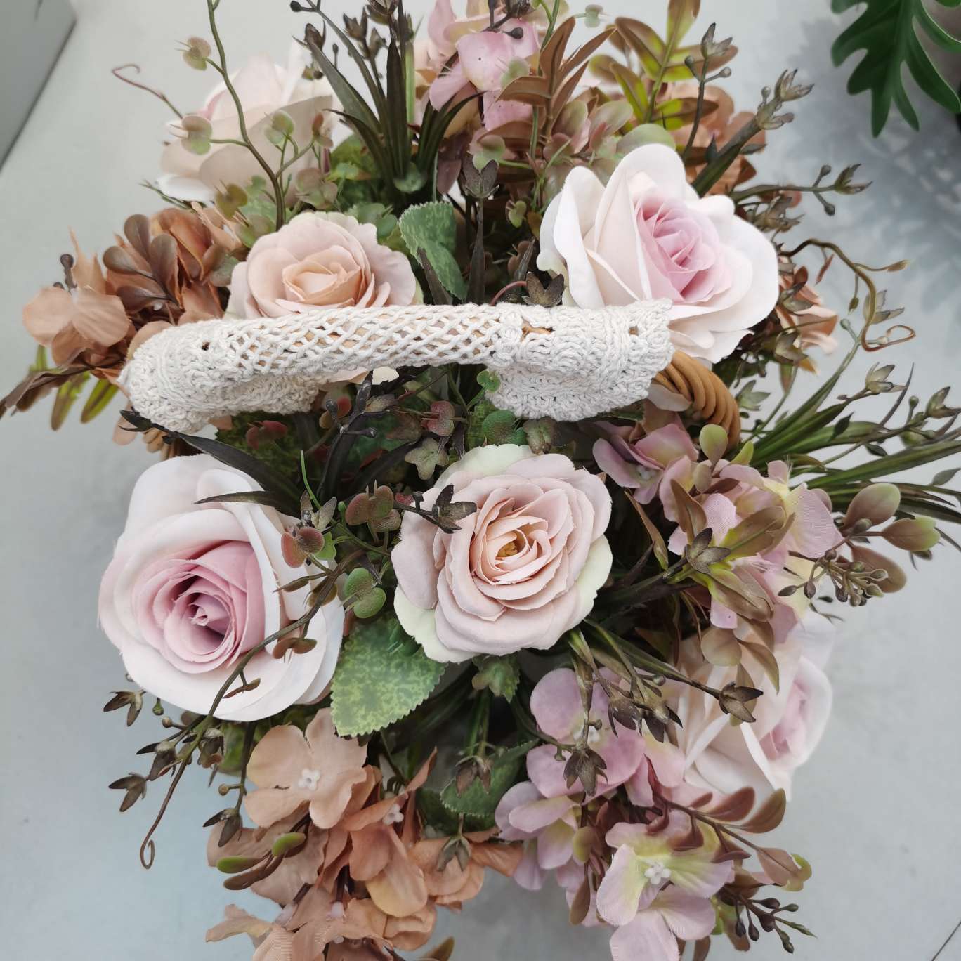 Handicrafts, gifts, decorative flower buckets, artificial flower accessories, 2025 flower garlands, weaving craft, flower baskets and ornaments Application Scenario