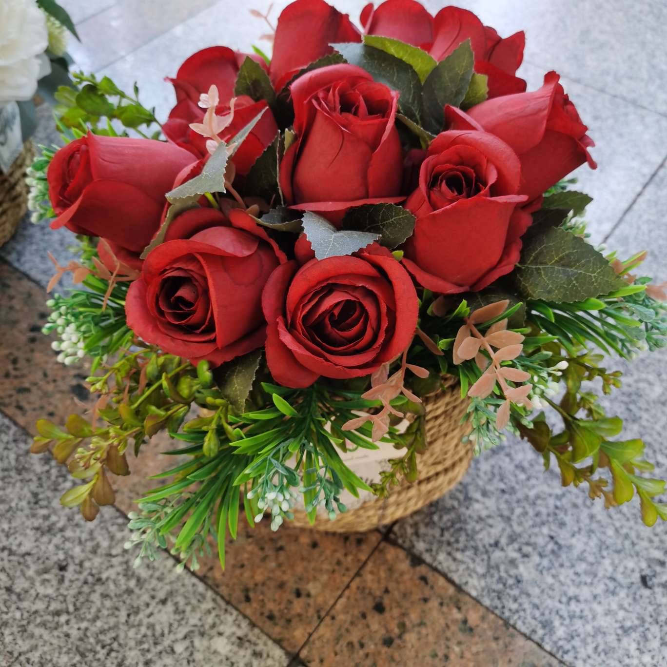 Handicrafts, gifts, decorative flower buckets, artificial flower accessories 2025, woven craft flower baskets and ornaments factory direct sales Application Scenario