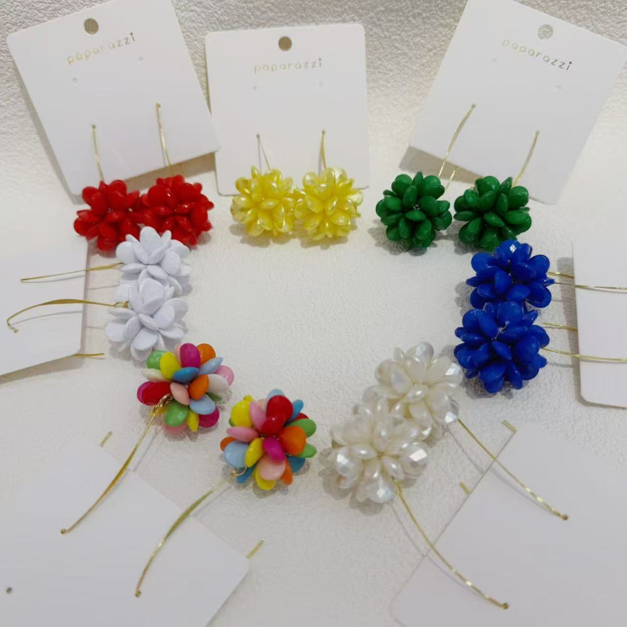 新款手工彩色磨砂花球长款鱼钩耳钉耳饰夸张流行百搭甜美简约时尚复古风 海边度假波西米亚风手工编织，甜美时尚百搭