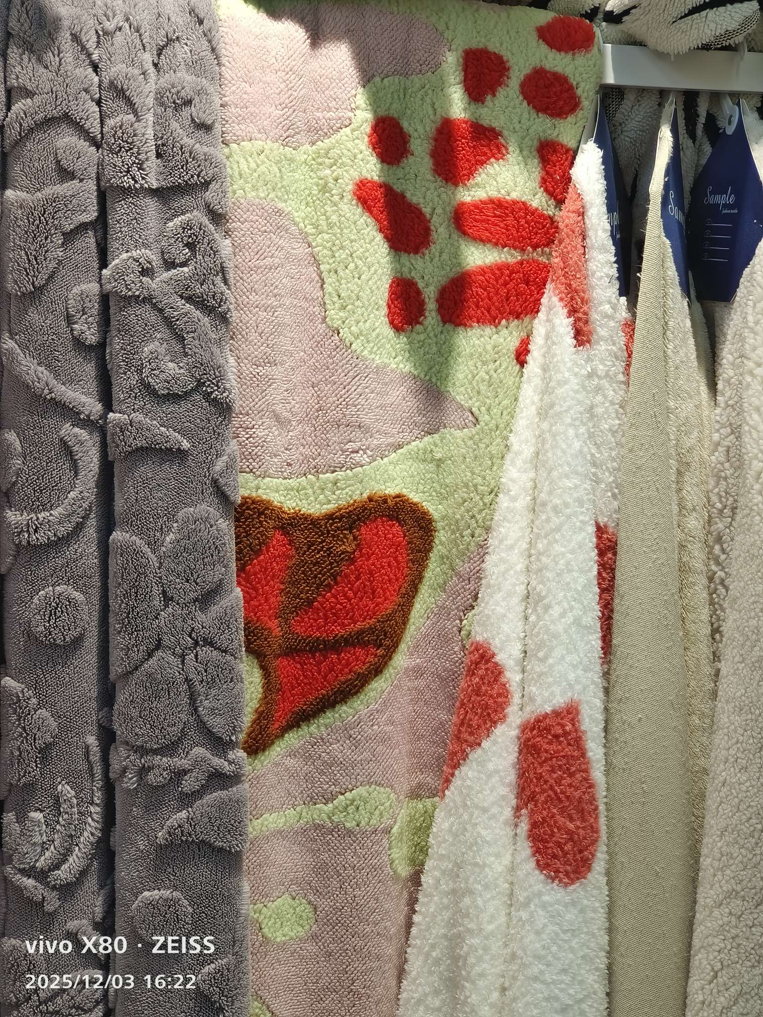 Textile leather blended interwoven fabric, cotton and wool blended fabric, soft hand feel, multi-purpose clothing fabric material. Pajama fabric, carpet fabric, bedding fabric, etc