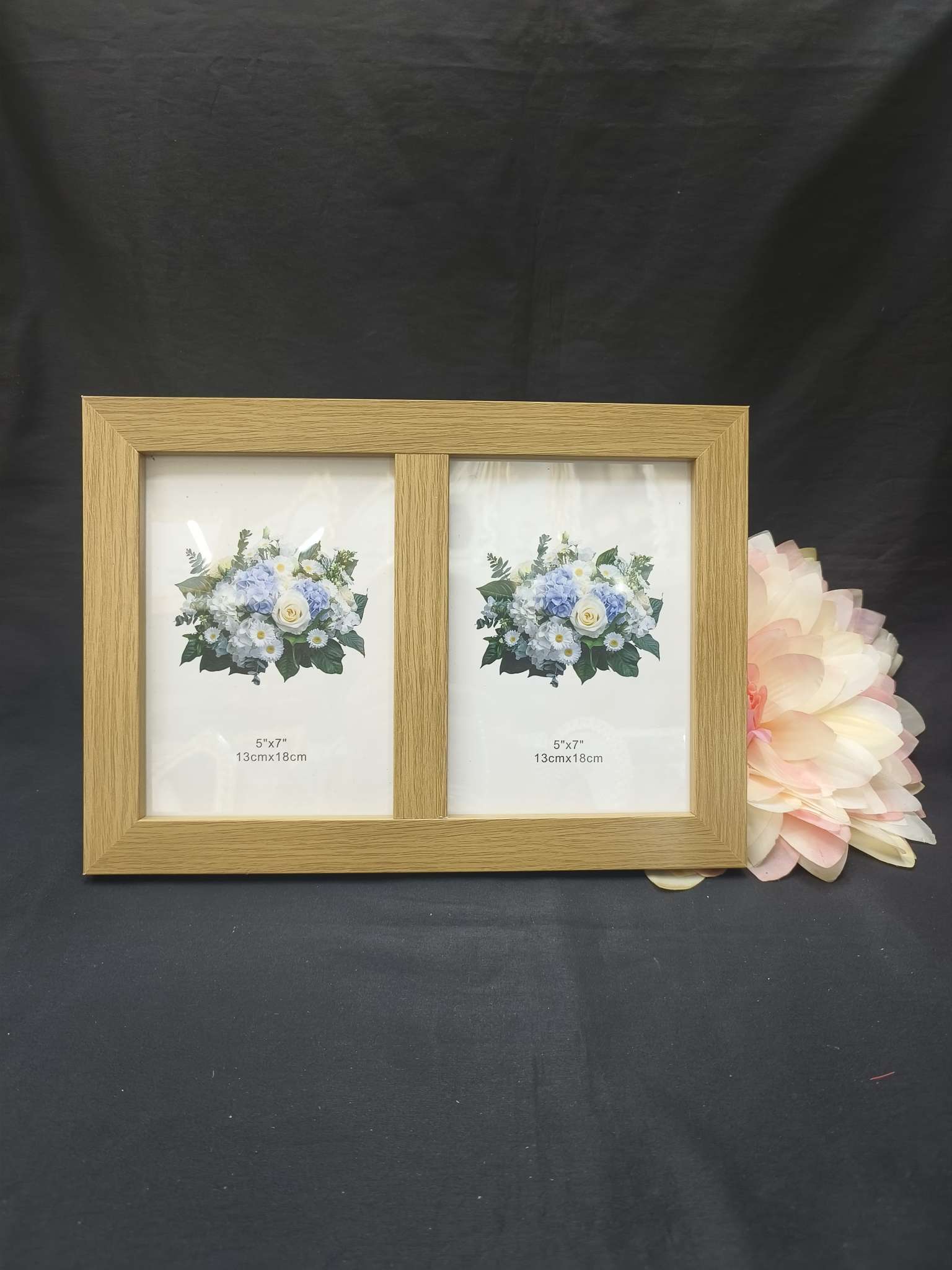 Density board photo frame, combination photo frame, metal photo frame, MDF photo frame. The photo frame is completed