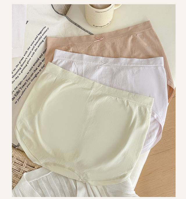 Women's underwear is high-waisted and comfortable details Picture