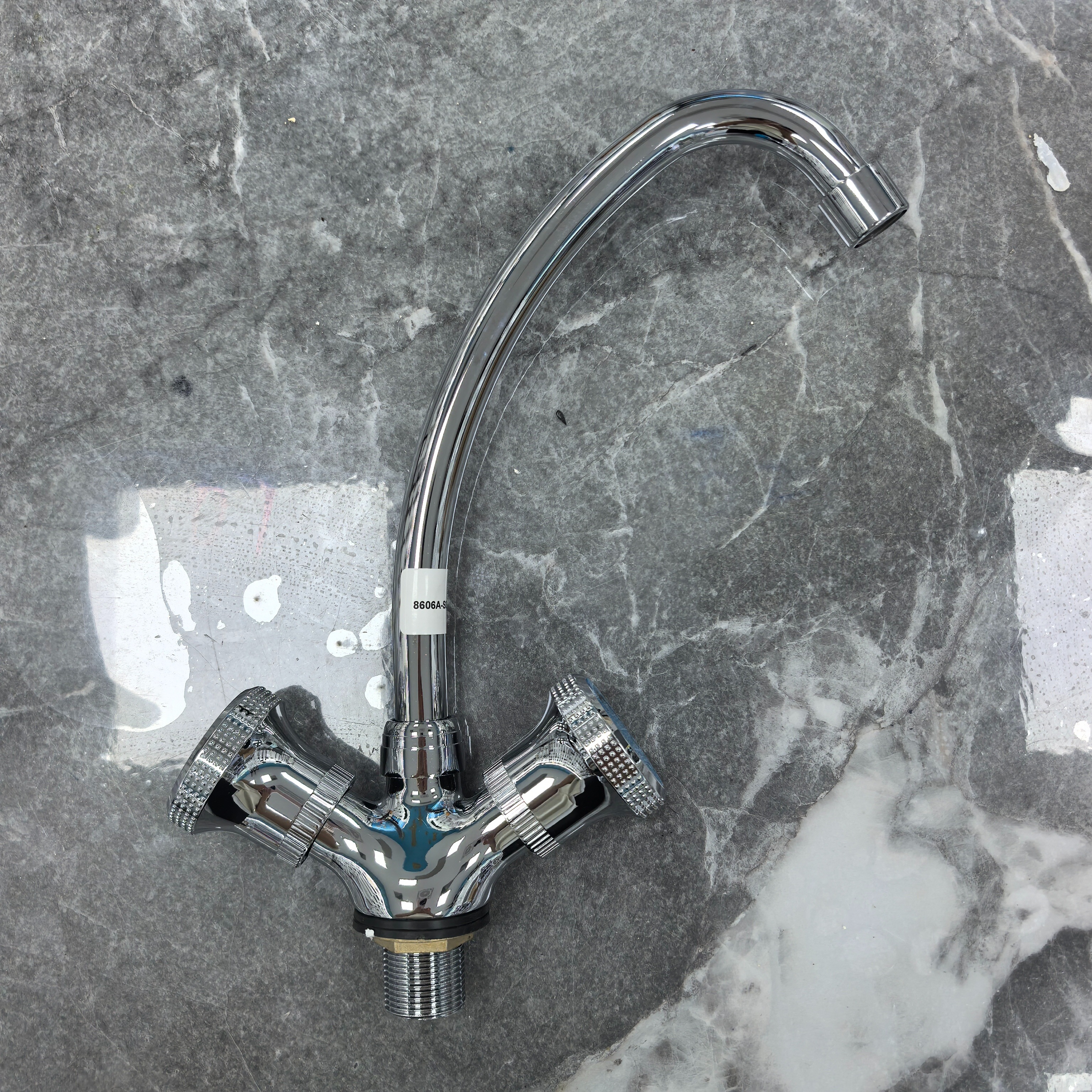 RR-SLT115DK zinc alloy horn single-hole faucet, electroplated plastic handwheel, copper quick-opening valve core full figure