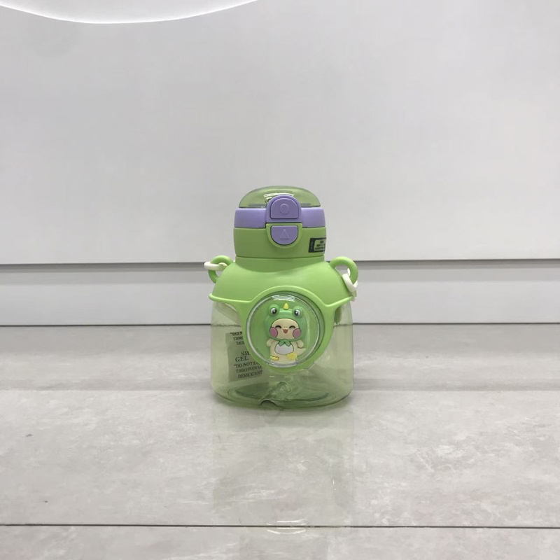 卡通恐龙摇摇乐吸管杯 儿童便携斜挎背带水杯 防漏耐摔可爱萌趣学生喝水壶详情2