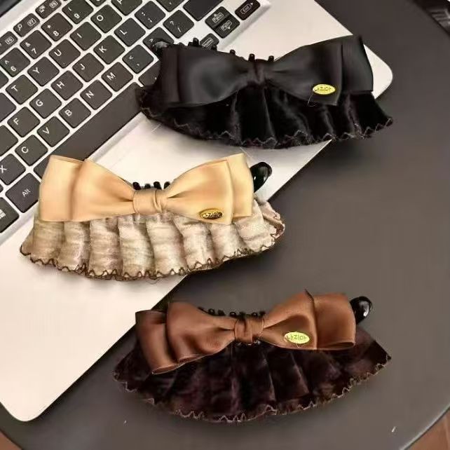 High-end and exquisite velvet skirt hem, bow, banana clip, girls' school style high ponytail, vertical semi-tied hair clip, hair accessory, hair clip Application Scenario
