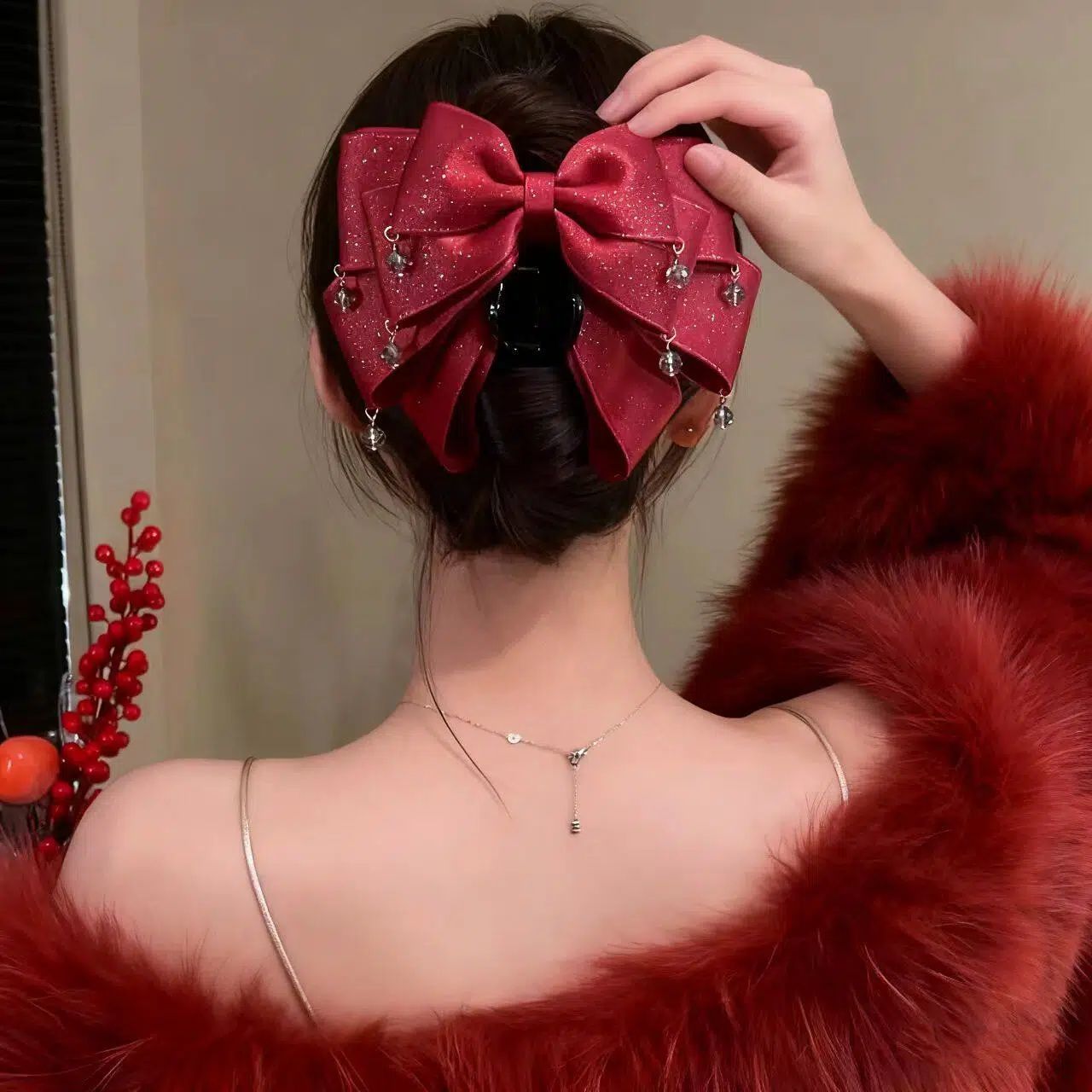The dazzling starry sky, the bow-shaped hairpin, the beautiful and romantic, the shiny tassel hair accessory, the light luxury, the satin hairpin, the New Year's red hairpin Item Picture