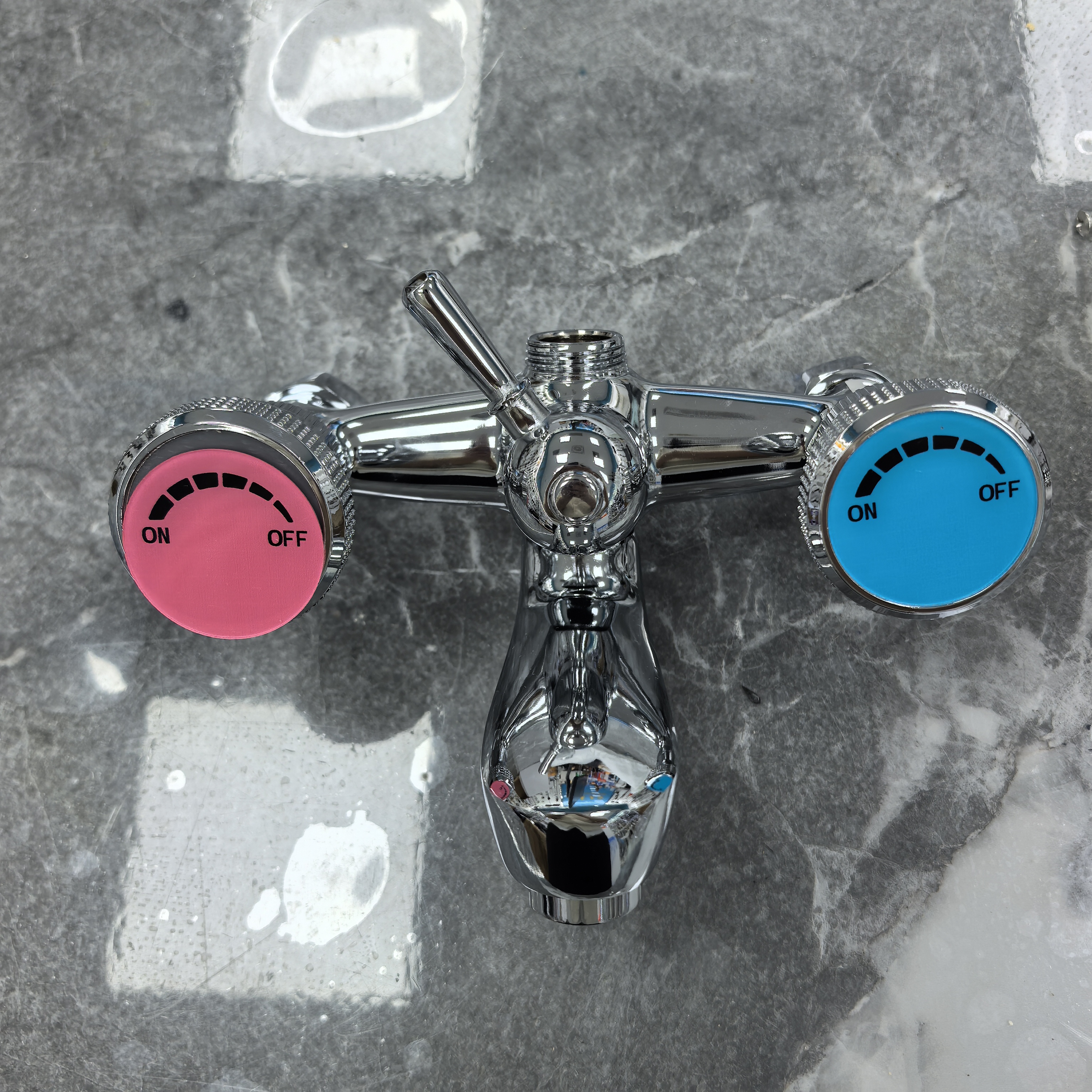 RR-SLT311, zinc alloy seven-way bathtub faucet, copper valve core, electroplated plastic handwheel, with decorative cover full figure