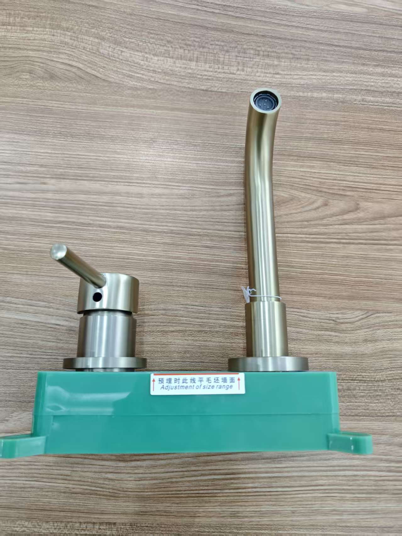 水龙头/意大利水龙头/盆子/加热水龙头/不锈钢电热水龙头产品图