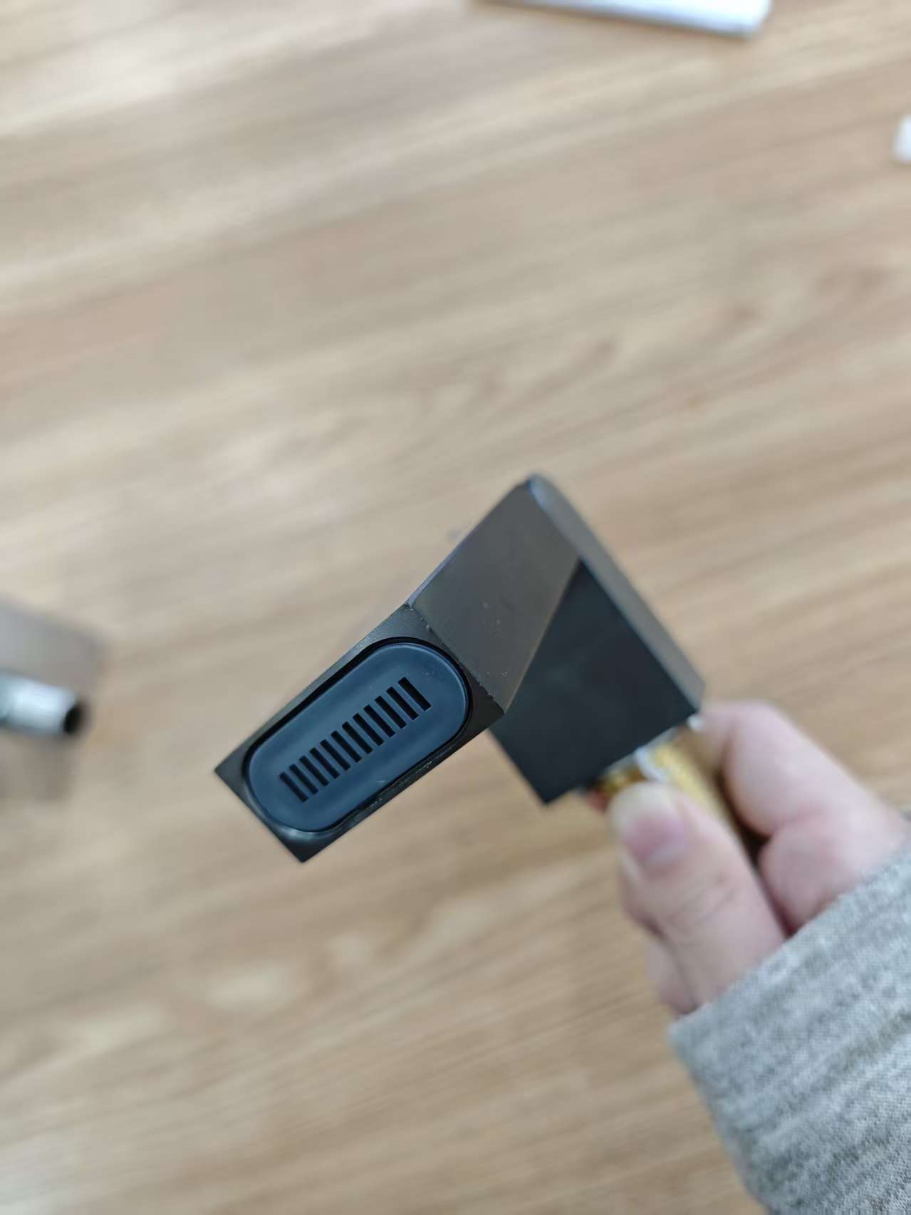 面盆龙头实物图
