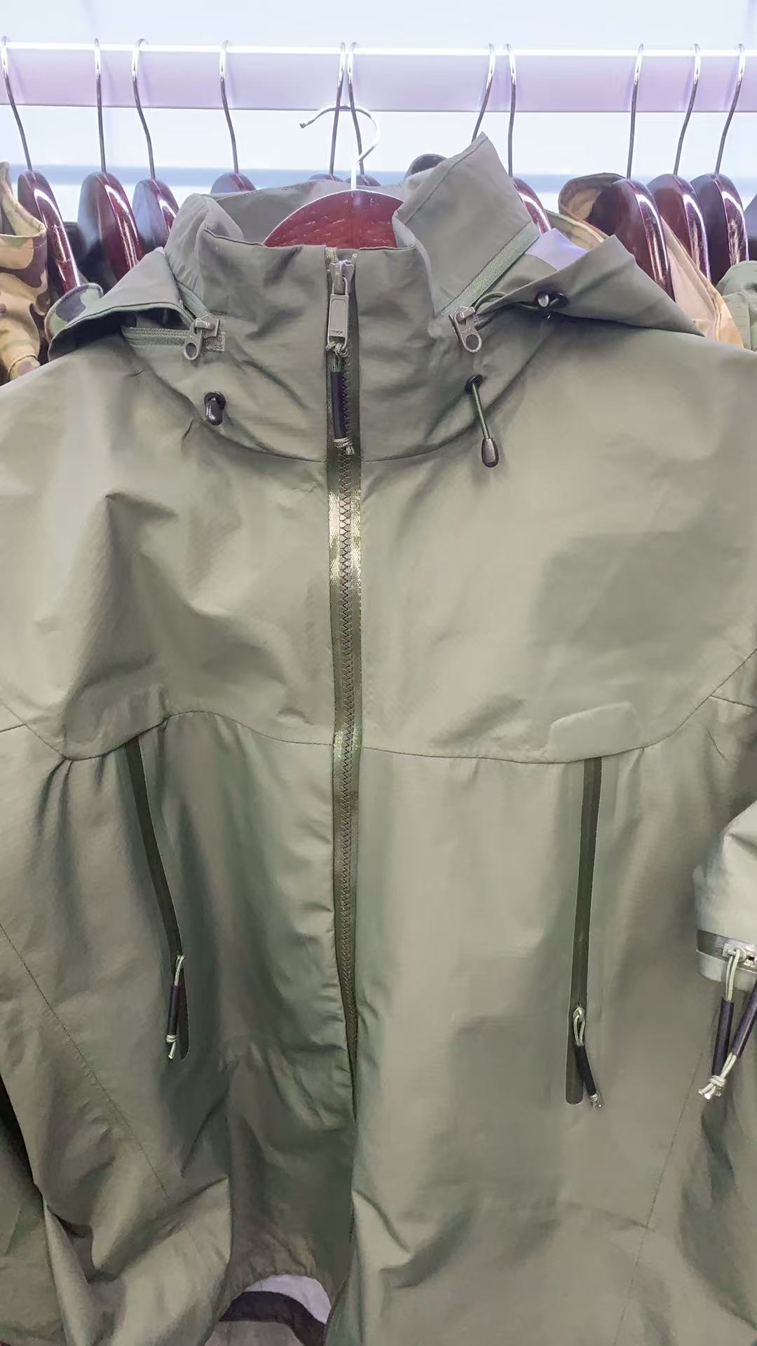 户外运动男士冲锋衣防风防水耐磨透气外套登山服休闲服产品图