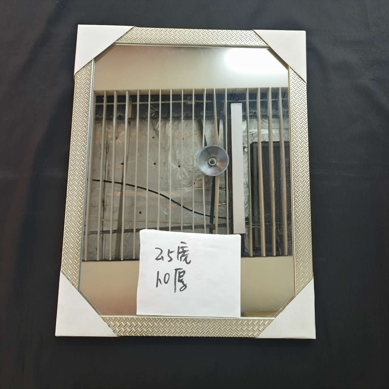 Dressing mirror, large mirror, wall-mounted mirror, treatment mirror details Picture
