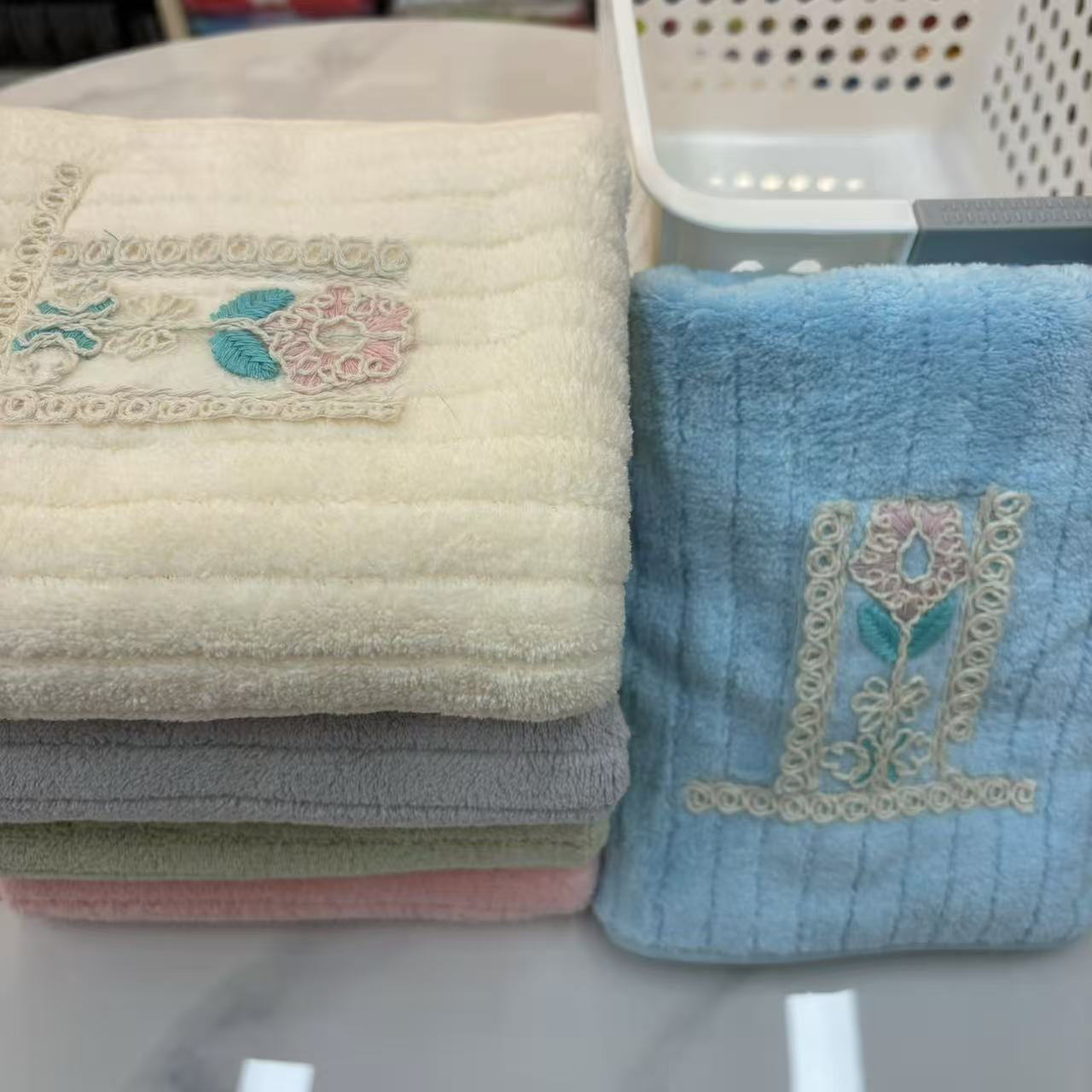 珊瑚绒35*75cm毛巾 带刺绣小花洗脸巾浴巾 柔软舒适擦手擦头巾