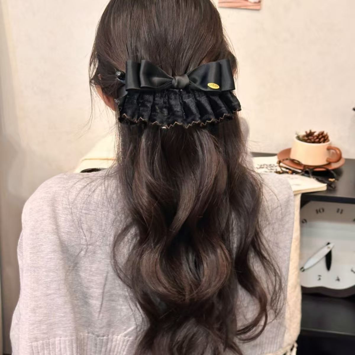 High-end and exquisite velvet skirt hem, bow, banana clip, girls' school style high ponytail, vertical semi-tied hair clip, hair accessory, hair clip Item Picture
