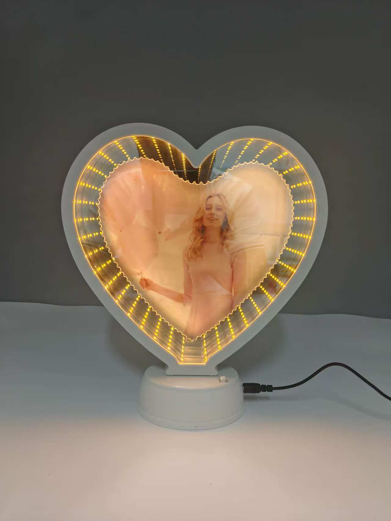 Handicrafts, gifts, plastic tape lights, photo frames, printed dragon Christmas balls, Indian Buddhist supplies, plush figurines, decorations detail image 13