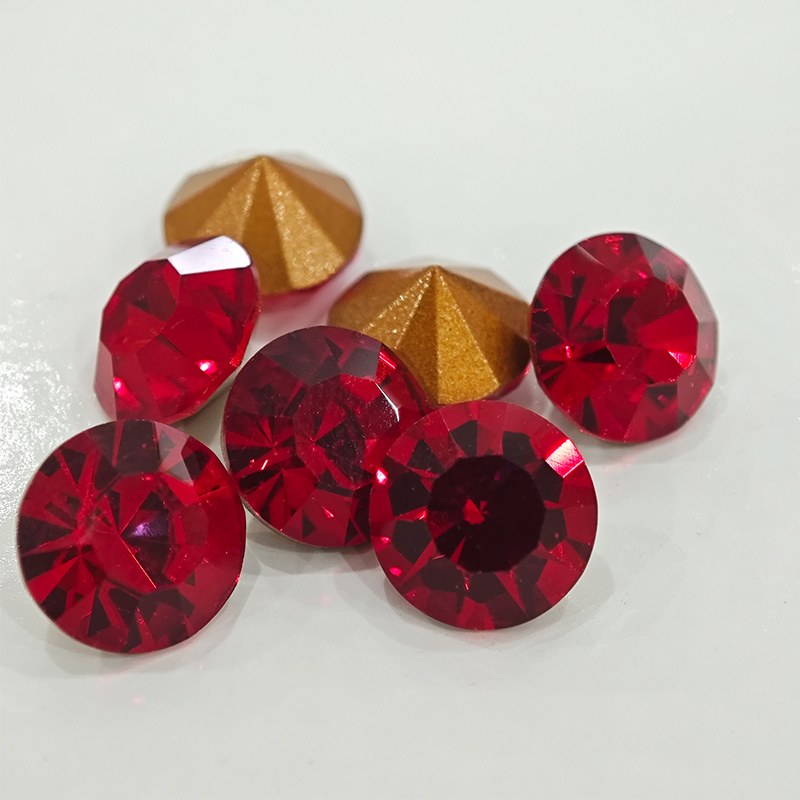 Factory direct sales of DIY accessories for the Czech No. 47 large red color round pointed bottom diamond super flash 10.7mm opera headwear details Picture