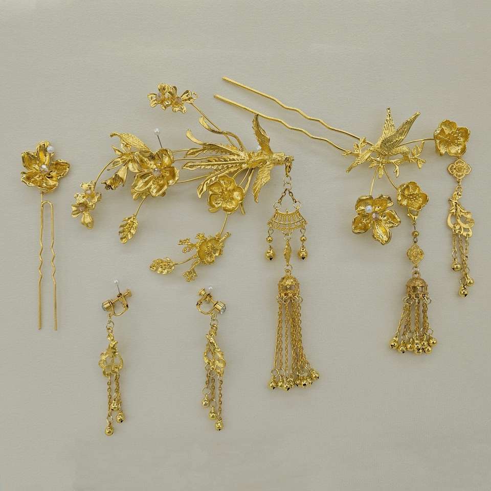 【 Gilded Ancient-style Hair Accessory Set 】 Flower-and-bird tassels, luxurious and suitable for Tang and Ming style Hanfu, stunning for weddings and festivals. Ancient-style hair accessory five-piece set Item Picture