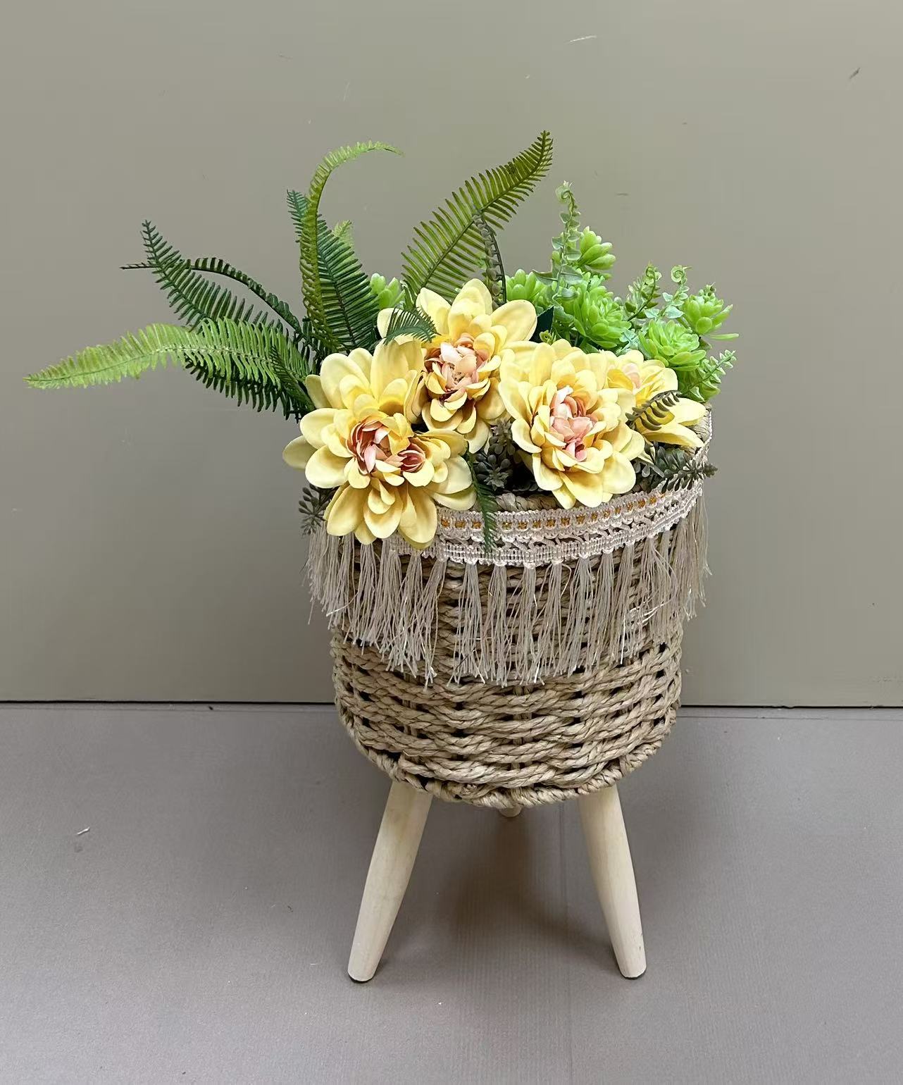 Nordic style creative pure handcrafted outer woven flower baskets, high flower stands, floor-standing indoor and outdoor decoration, green ivy garden potted plants, artificial flowers/real flowers, suitable for 2 flowerpots Application Scenario