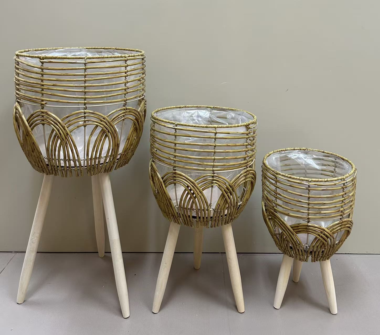 Nordic style creative, pure handcrafted, outward-woven flower baskets, wooden legs, high flower stands, floor-standing indoor and outdoor decoration, green ivy, garden potted plants, regenerated flowers, small potted plants grown by oneself, 2 potted plants details Picture