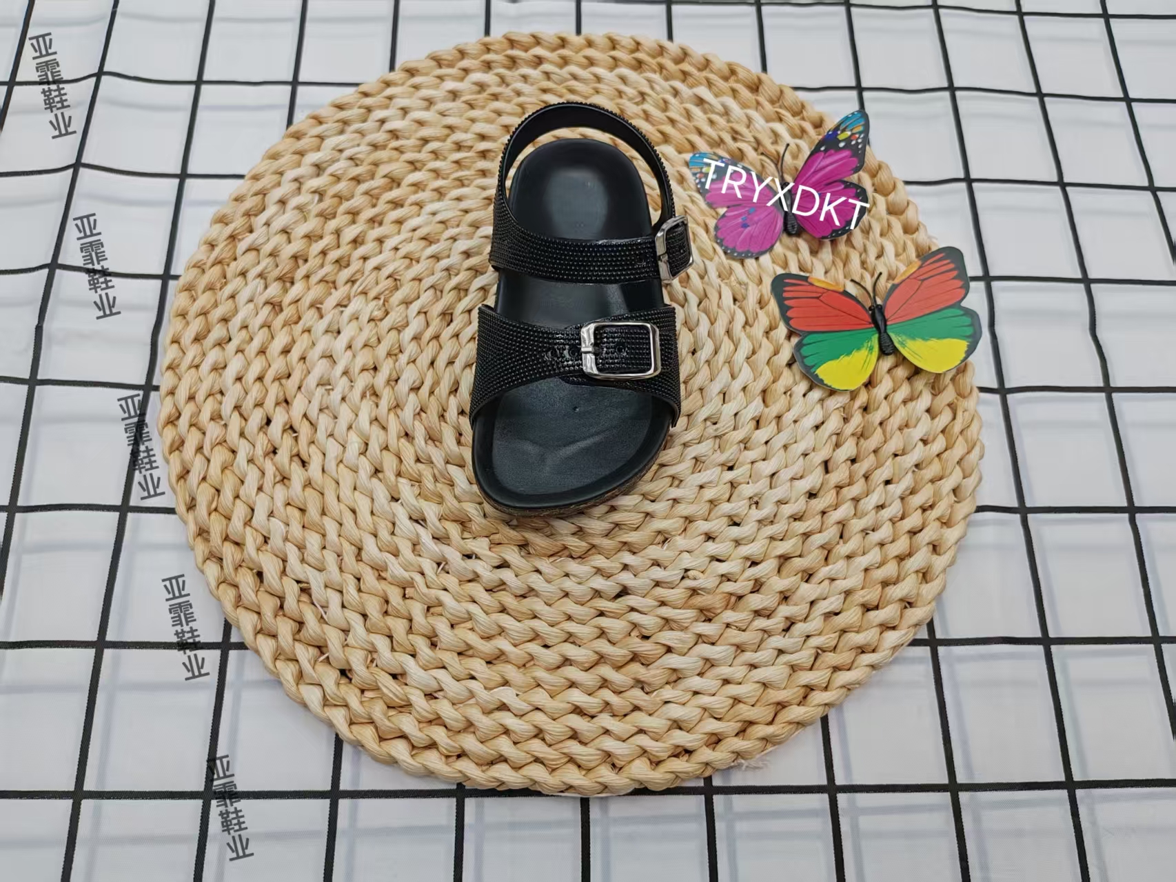 New soft-soled, simple and adjustable sandals for summer 2025 thumbnail